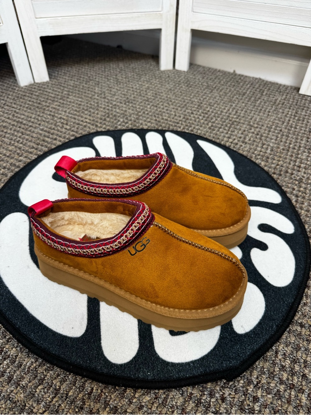 UGG Platform Suede Slippers Chestnut Red Trim – EU 38
